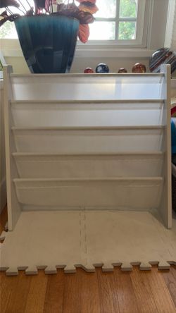 Kids bookshelf