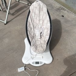Electric baby swing