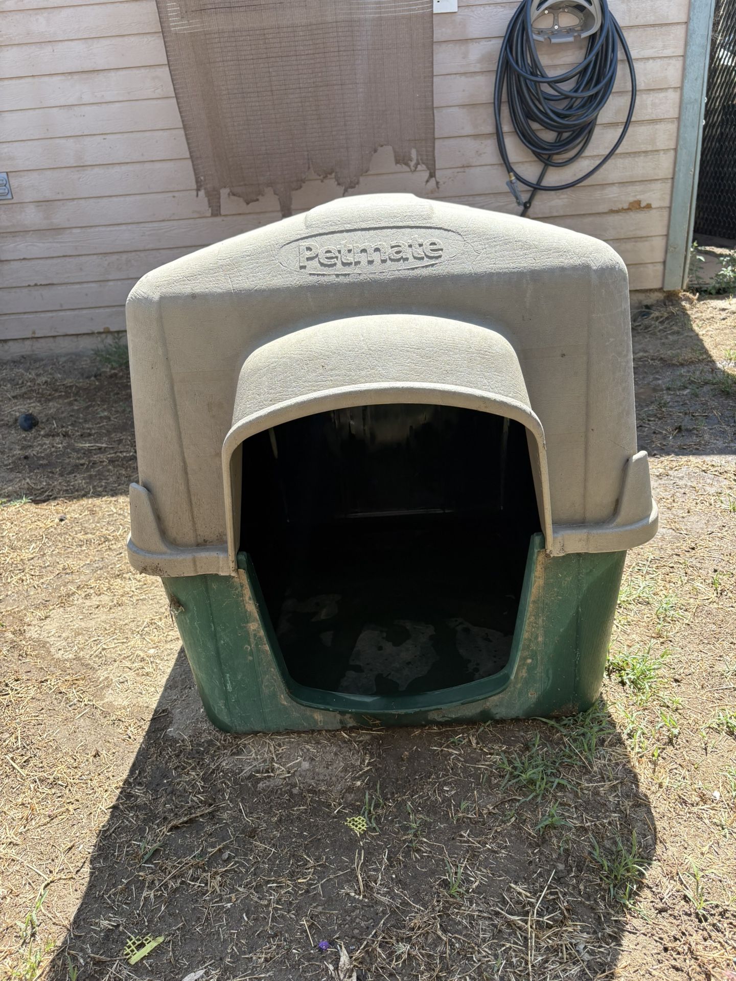 Petmate Barnhome Pet Shelter