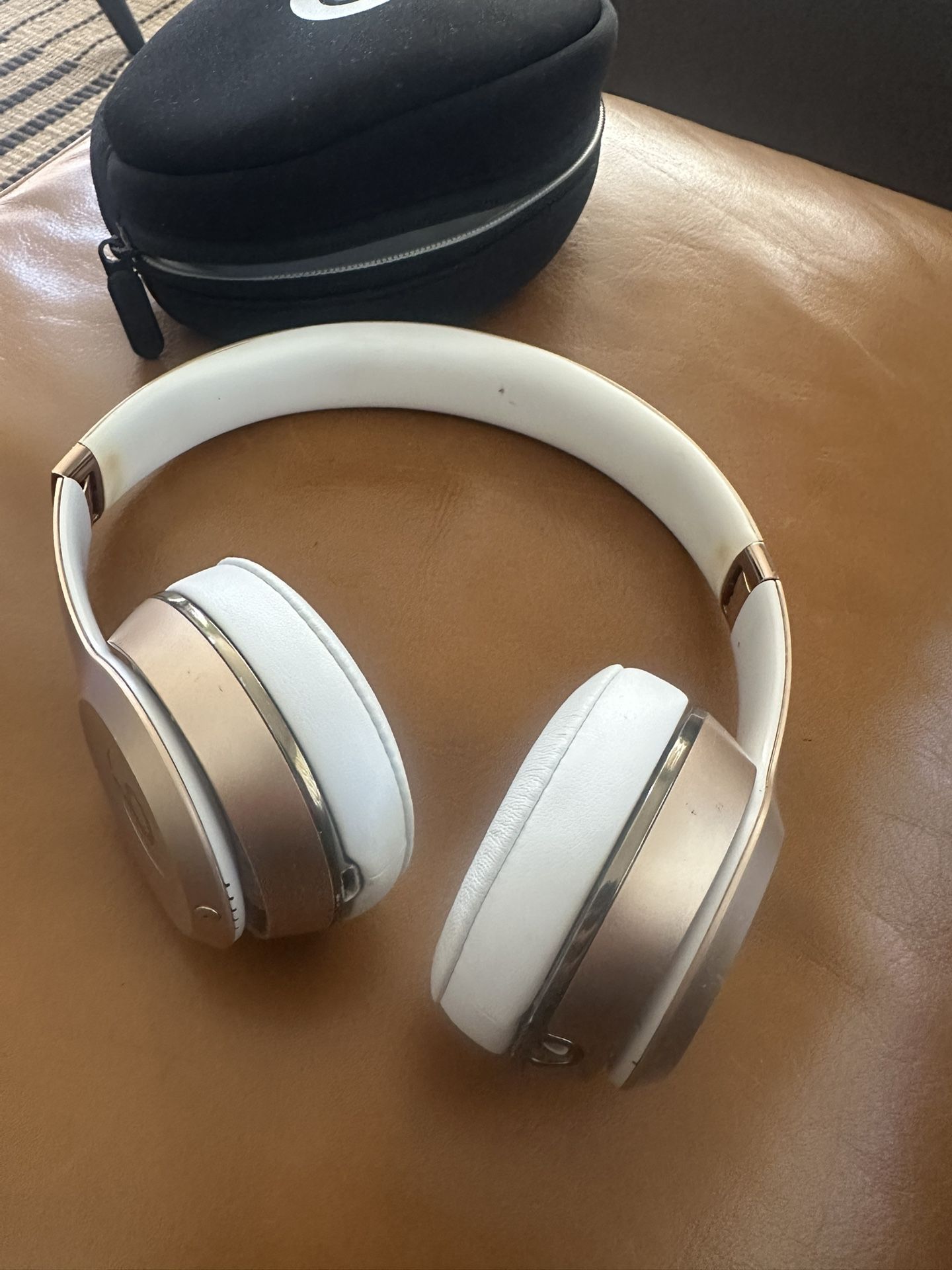 Beats by Dr. Dre Solo3 Wireless Bluetooth Headphones Gold White w/ Case