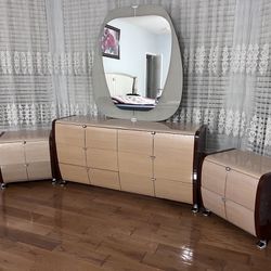 Dressers With Mirror And 2 Nightstands 
