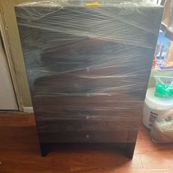 Crown Mark Furniture Emily Drawer Chest in Black B4280-4