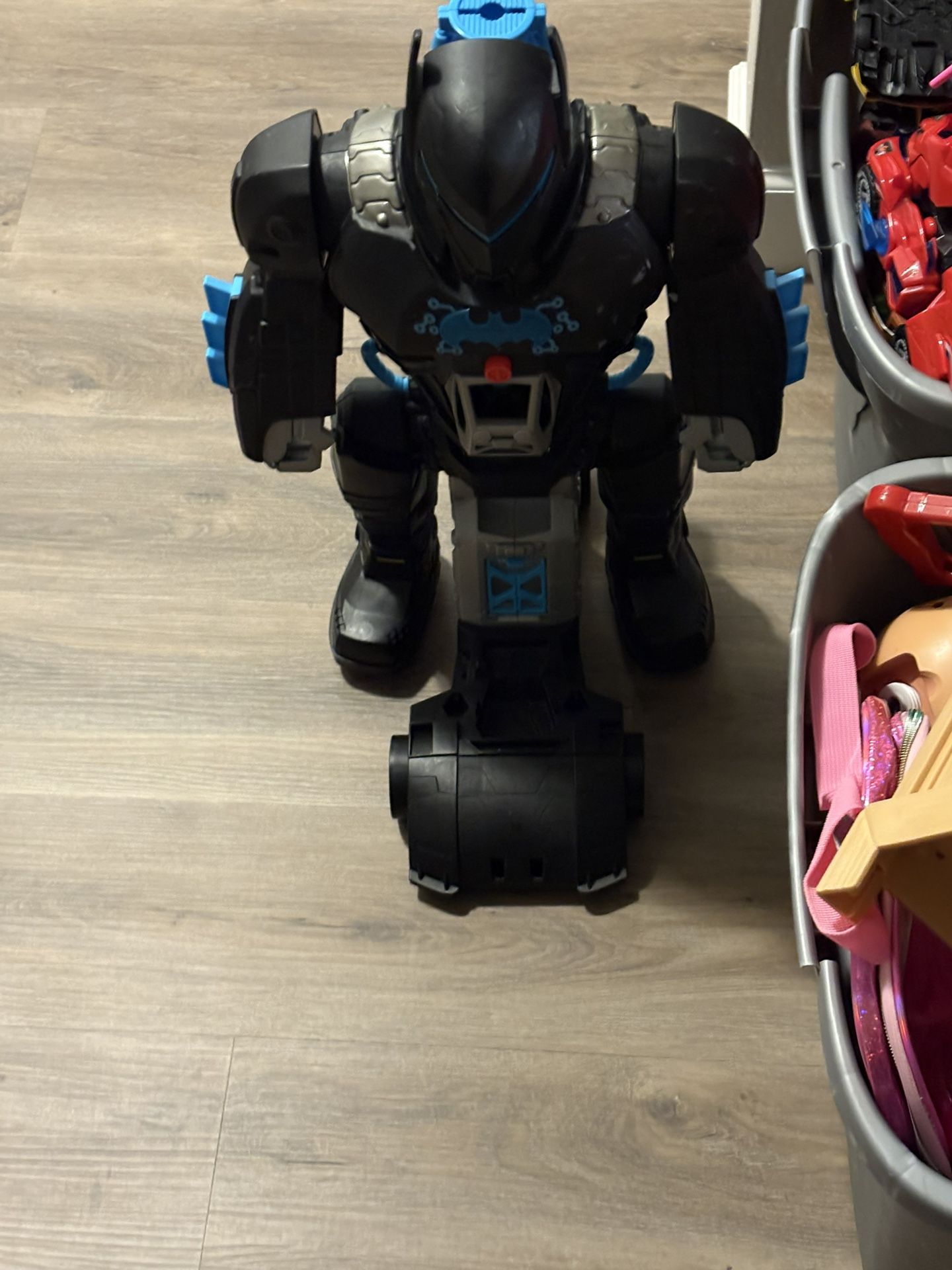 Fisher-Price Imaginext DC Super Friends Batman Toy Bat-Tech Batbot Playset 2-Ft-Tall Robot with Lights & Sounds for Pretend Play Kids Ages 3+ Years​