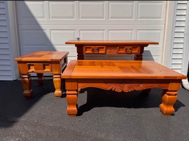 Broyhill Set Of 3 Tables