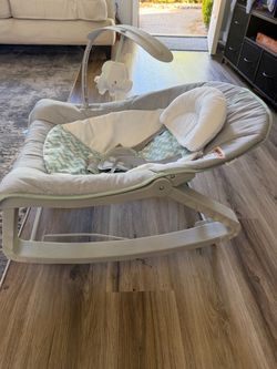Baby vibrating/rocking seat