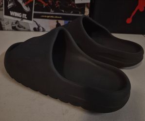 adidas Yeezy Slides Dark Onyx Men's Size 10