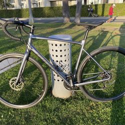 Giant Road Bike - Like New