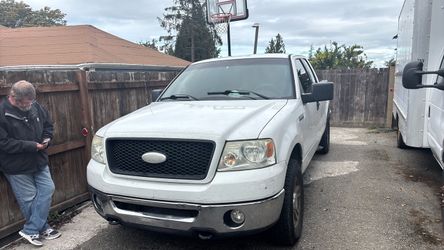 Ford F150, 4 x 4 v8