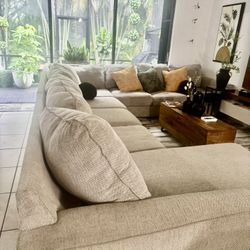 Couch For Sale !! Not Even A Year Old Very Good Condition 