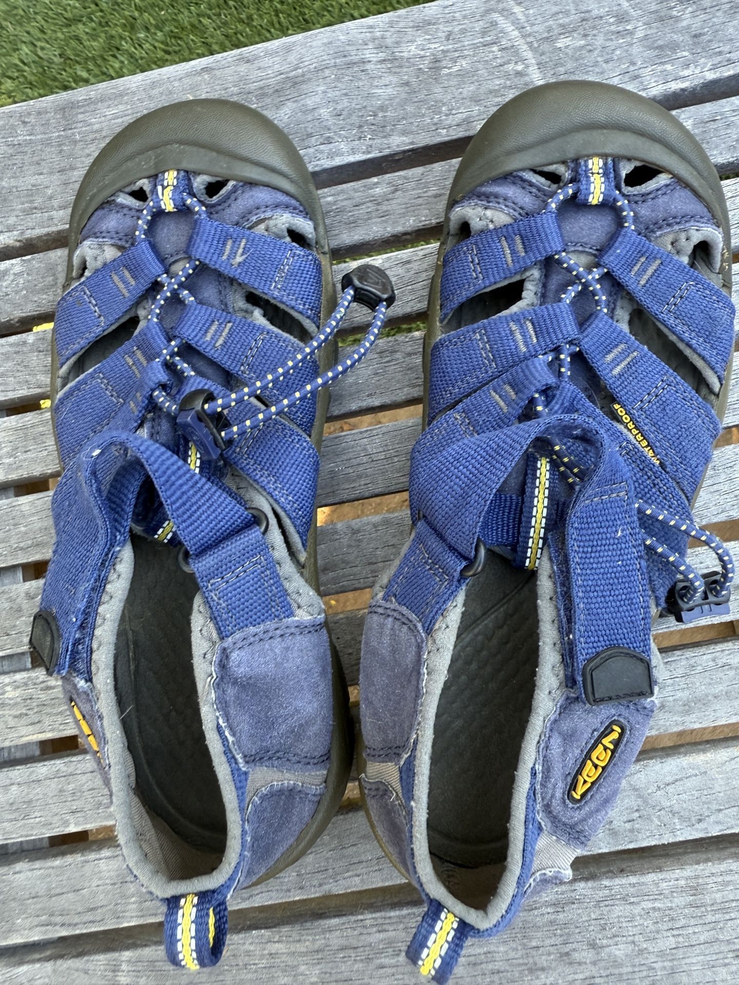 Youth Keen Size 5