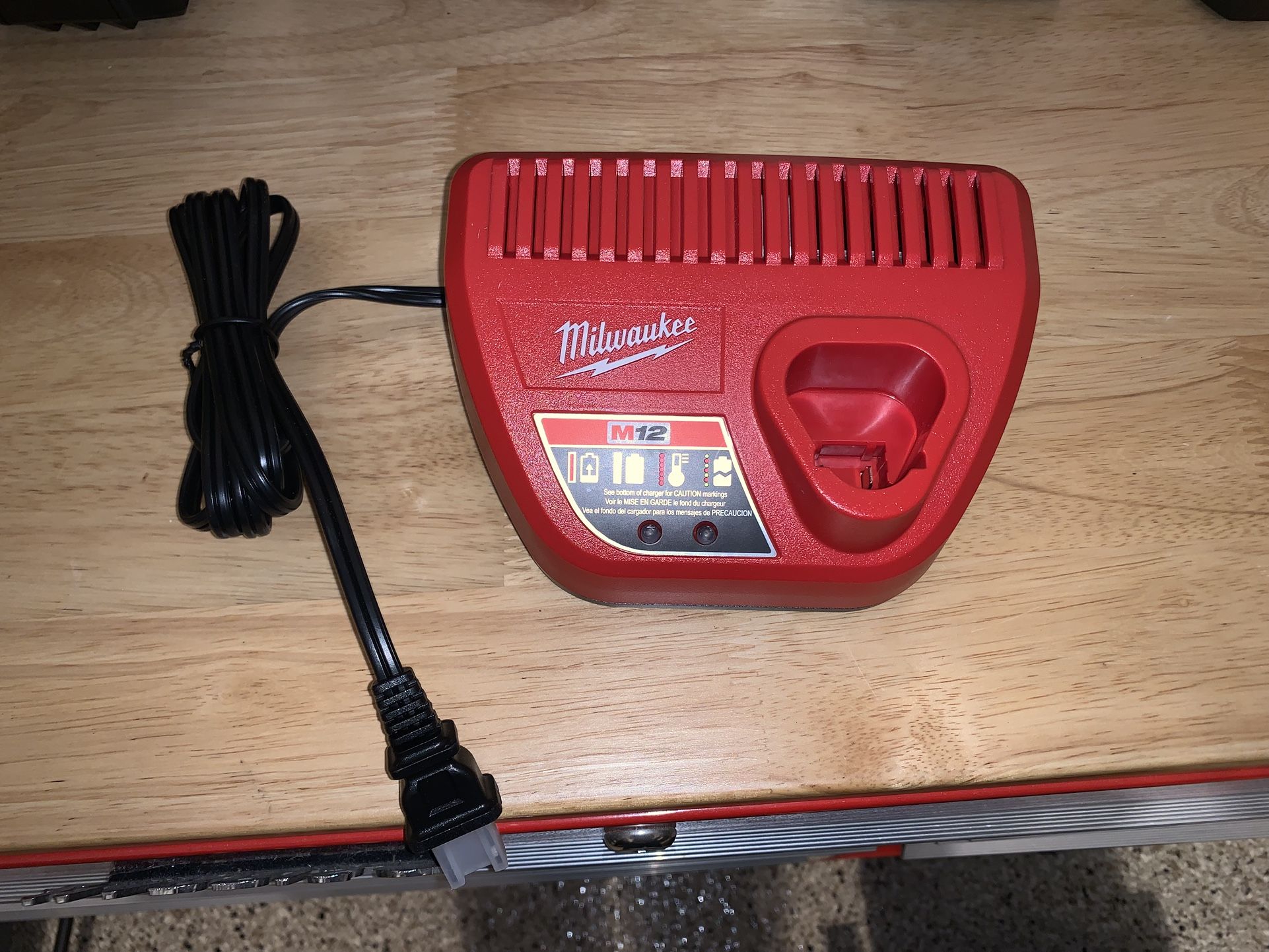 Milwaukee M12 Battery Charger