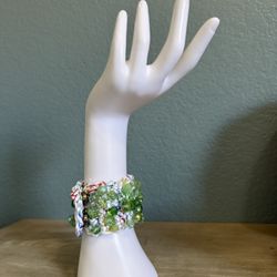 Wristband,crochet,https://offerup.com/redirect/?o=Y3J5c3RhbC5ncmVlbg==.