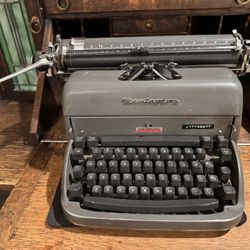 Remington Rand Vintage typewriter
