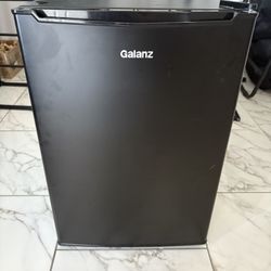 Galanz Mini Fridge