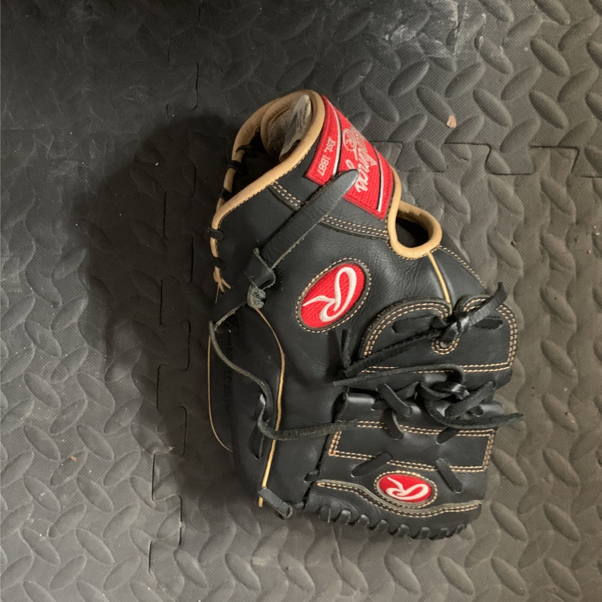 Rawlings baseball glove