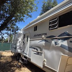 2004 Alumascape Fifth Wheel Trailer 