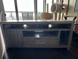 Insignia™ - Gaming TV Stand for Most TVs Up to 65" - Gray