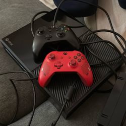 XBOX ONE WITH TWO CONTROLLERS 
