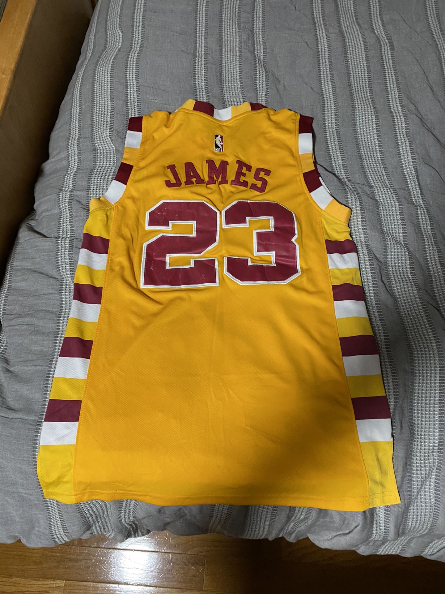 Cleveland Cavaliers LeBron James jersey