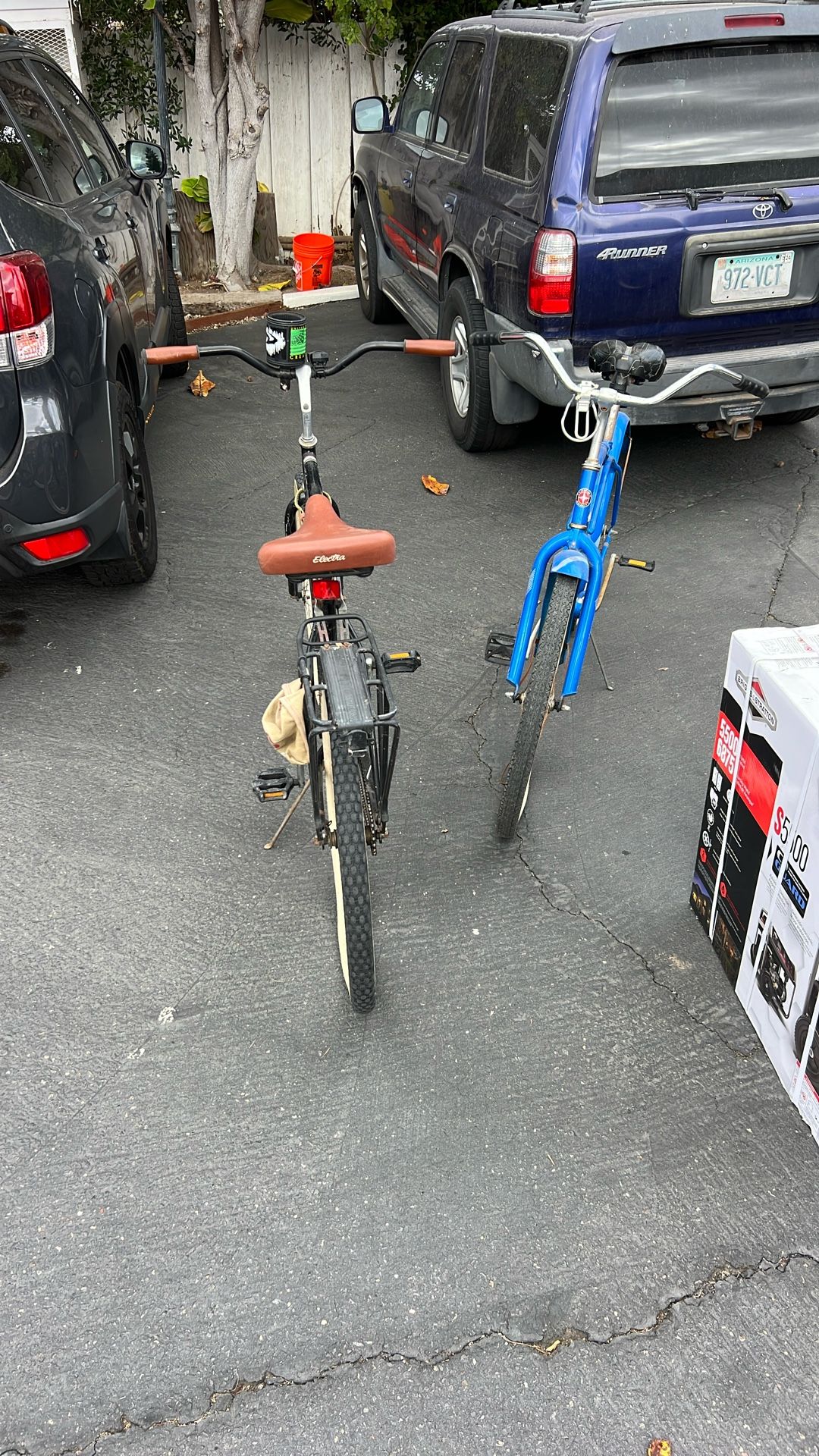 2 beach cruisers both have a flat tire that need a new tube but other than that, they were great