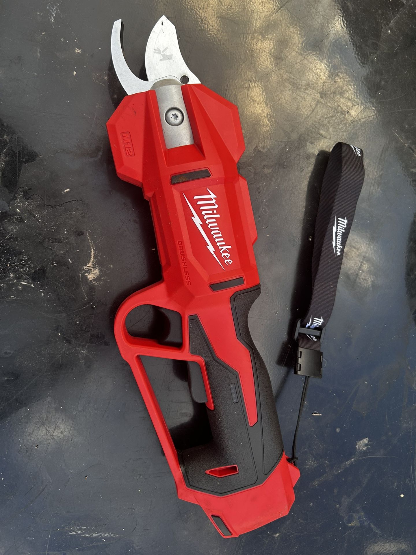 Milwaukee M12 Pruner
