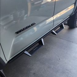 SIDE STEPS  / ESTRIBOS  / ESCALONES  / RUNNING BOARDS IN STOCK FOR ALL TRUCKS, TAPADERAS,  TONNEAU COVERS, BEDLINERS, BED LINERS, RACKS 