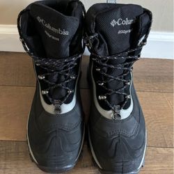 Columbia WOMEN’S Snow boots Size 10!  