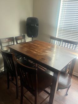 Dinning room table with 6 chairs