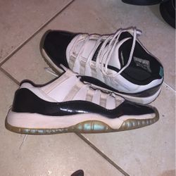 Jordan 11 Low Emerald Green Size 5.5