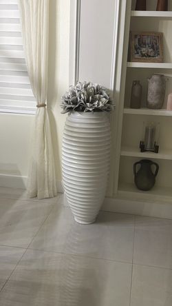 Ceramic Planters w/artificial flowers