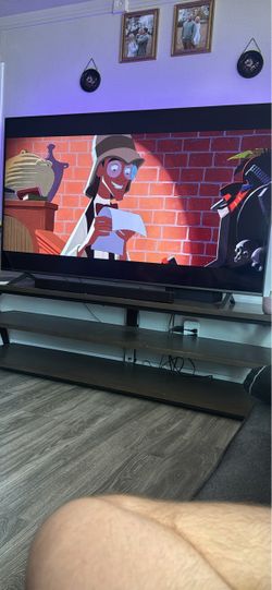 LG 75” 4K Smart TV + Samsung Soundbar & Subwoofer – Great Setup