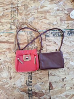 Versatile set of two crossbody bags.