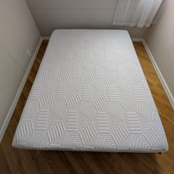 Queen Mattress, Lightly Used, Good Condition