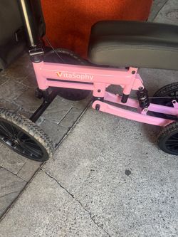 Carrito para poner la rodilla para incapasitado ,esta nuevo.