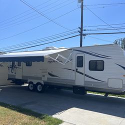 29’ Travel Trailer Sleeps 6-8 