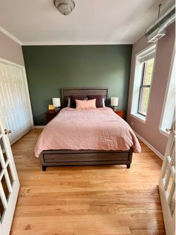 Queen Bed w/ Box Spring and Mattress
