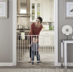 Brand New Storkcraft Easy Walk-Thru Adjustable Width 28.3" - 45.98" Color:White Make your home a safe and secure environment for your activ