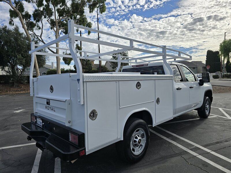 2022 Chevrolet 2500 Utility 6.6L Gas,4 new tires,8 ft encloseRoyal bed