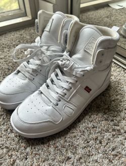 White Levi’s High Top Sneakers Shoes Women’s Size 8 US excellent condition