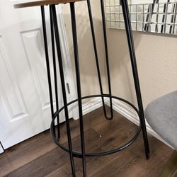 Round Bar Table