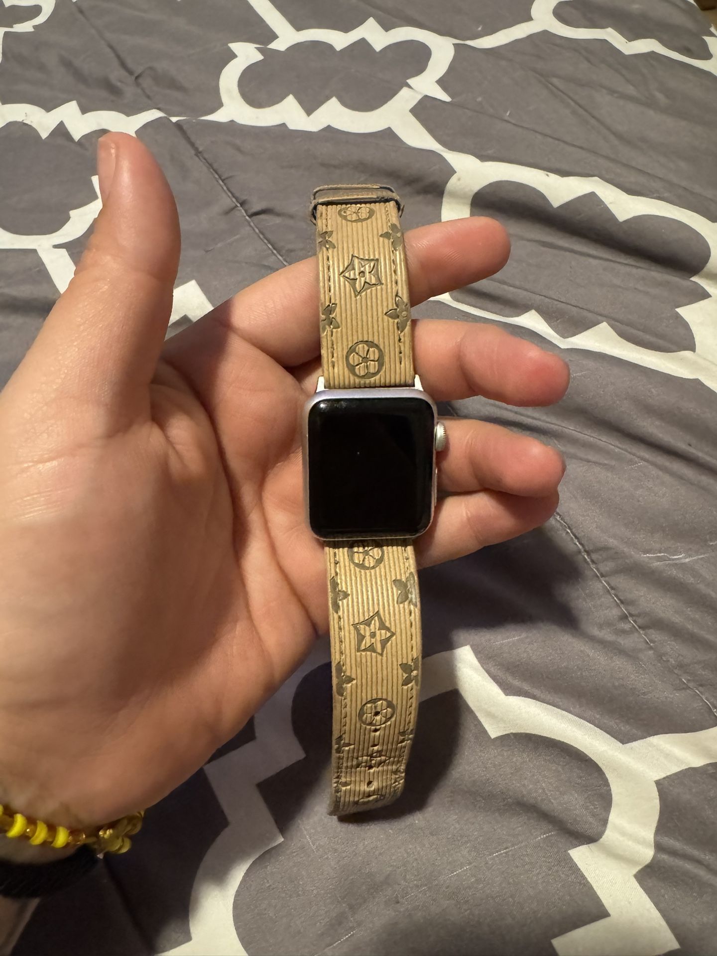 Apple Watch Cellular + GPS