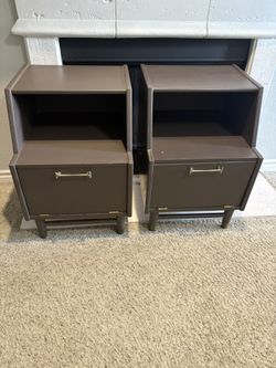 2 Nightstands
