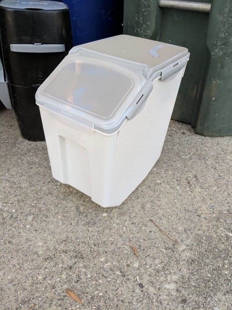 Free Dog/Cat Food Container