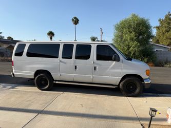 Ford E-350 XLT Super Duty