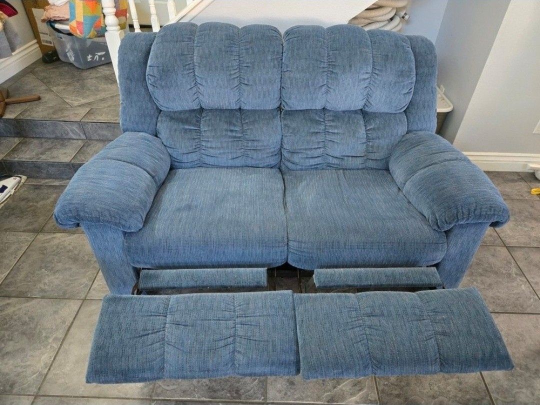 2 SEAT RECLINER COUCH