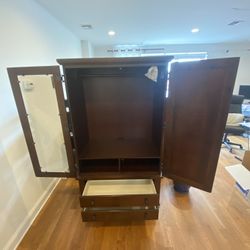 Armoire / Closet / Wardrobe