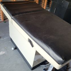 4 midmark 404 tables excellent shape all for $1500 have all drawers