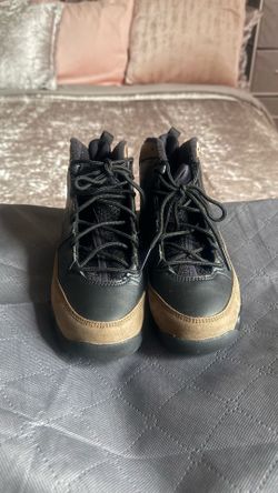 OLIVE GREEN AIR JORDAN 9’s GRADE SCHOOL SIZE 2.5 Y