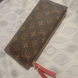 Lv Wallet Very Nice