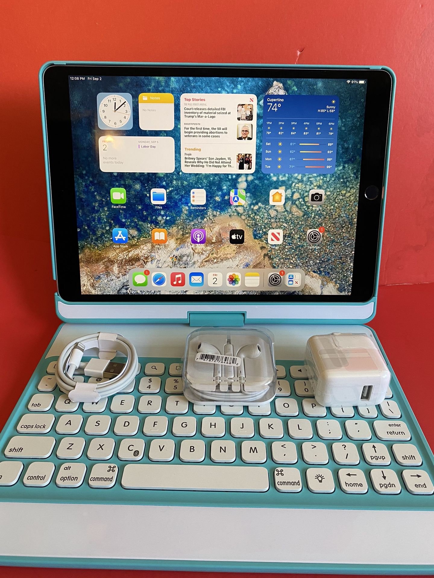 Apple IPad Pro (Retina /latest iOS 15/ Touch ID/ 12Mp camera